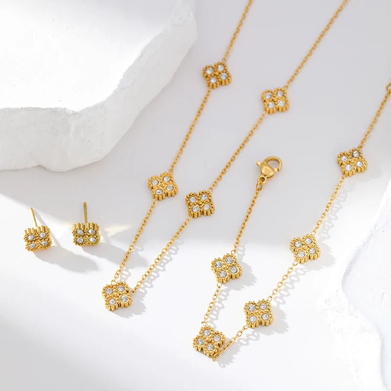 Sparkling Leaf Clover Jewelry Set – Elegant 3-Piece