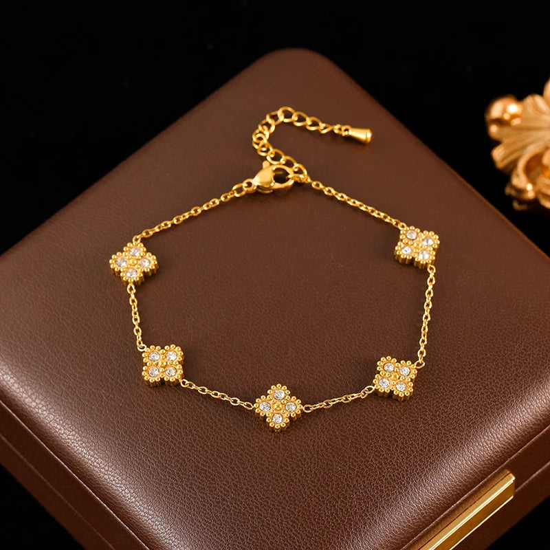Sparkling Leaf Clover Jewelry Set – Elegant 3-Piece
